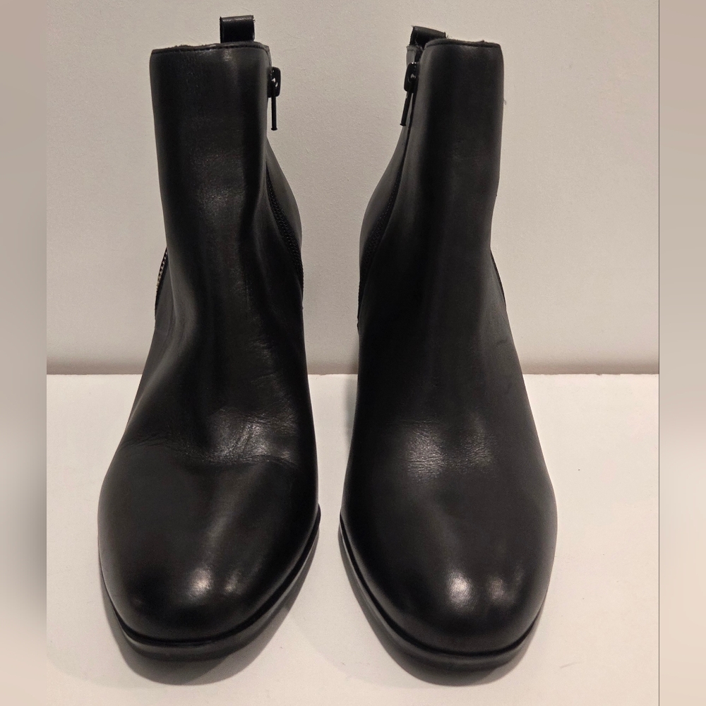 NWOT Aldo Black Leather Ankle Boots Size 7